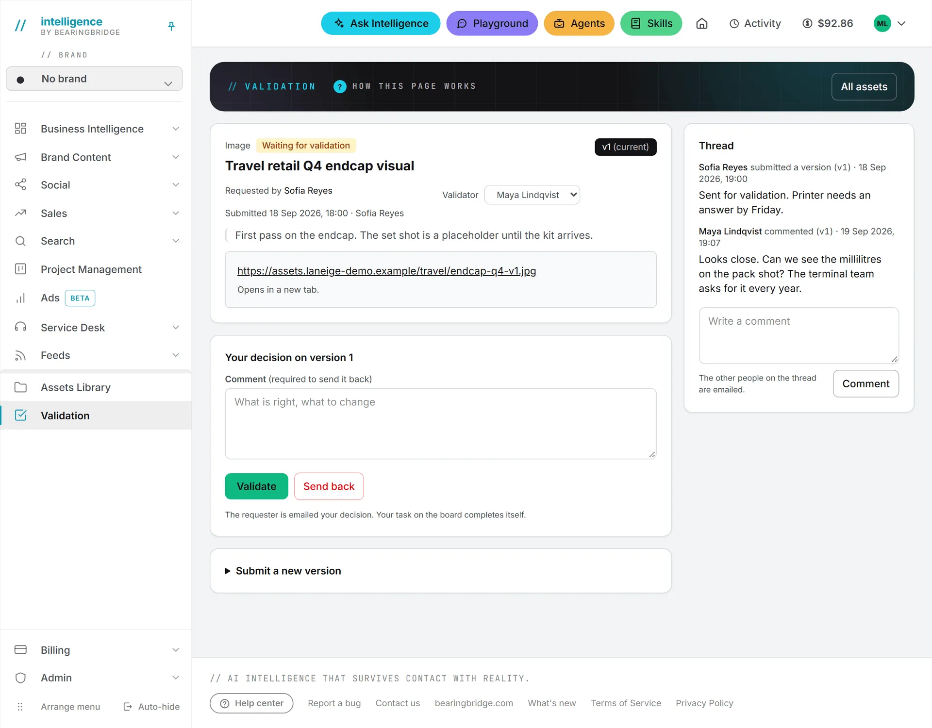 The page of one asset waiting for validation, with the decision form under the version and the thread of comments on the right